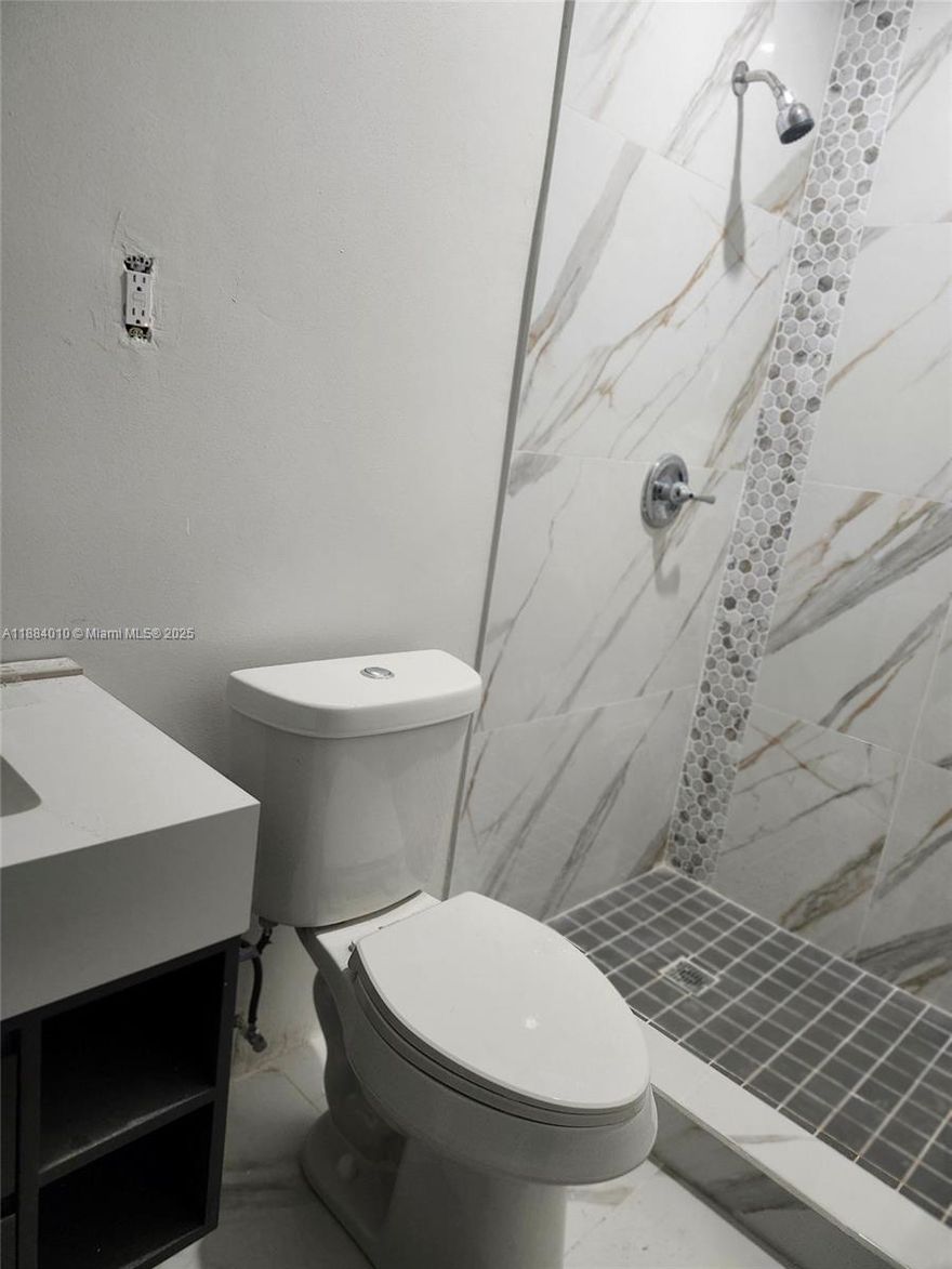 Rapid Approval. Front unit of a duplex featuring 2 bedroom 1 bathroom, completely remolded seeking a modern and comfortable living space. This bright home features new high-quality flooring throughout and a kitchen equipped with brand-new appliances, parking space Ready to move in October 1. 
Equal Housing Opportunity.