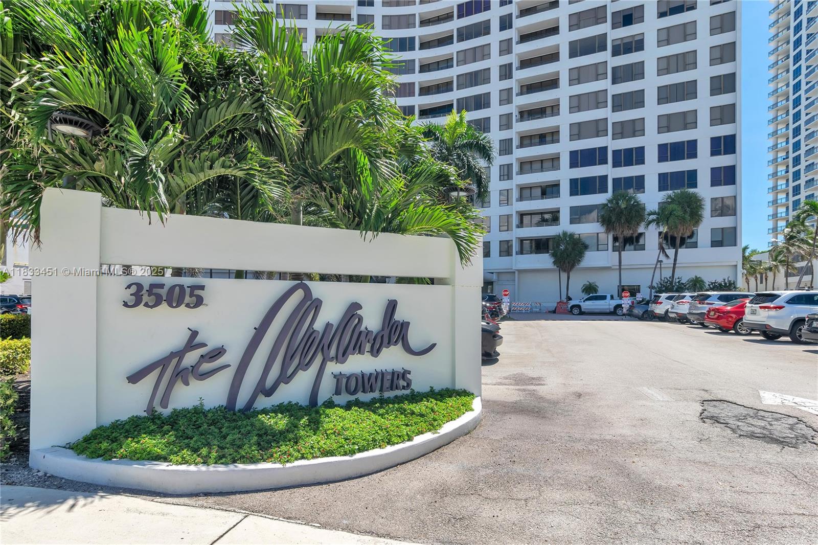 BEAUTIFUL UNIT AT ALEXANDER TOWERS!! OCEANFRONT BUILDING, SOME OCEAN VIEWS FROM UNIT. PRIVATE BEACH ACCESS, POOL/BEACH ATTENDANT. VALET SERVICE. SLEEPS 5 PEOPLE, MASTER BEDROOM HAS A KING BED, SECOND BEDROOM HAS 2 TWIN BEDS AND A SOFA IN THE LIVING ROOM. UNIT AVAILABLE NOW.
HIGH SEASON RATE IS $5000. SECURITY DEPOSIT $1500, EXIT CLEANING $250. ONE VALET PARGINK SPACE.
UNIT IS AVAILABLE FOR HIGH SEASON.