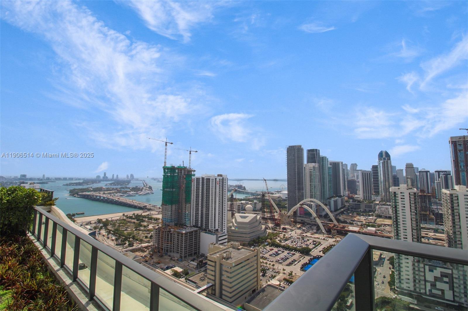 CANVAS CONDO - Residential