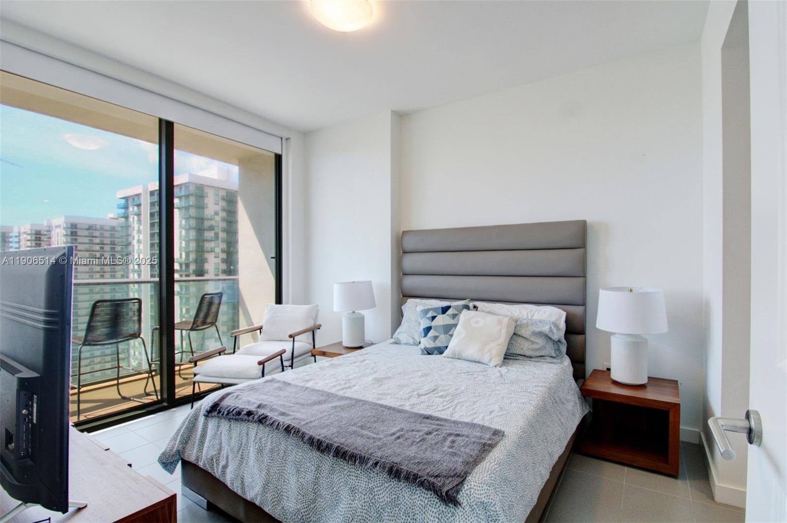 CANVAS CONDO - Residential