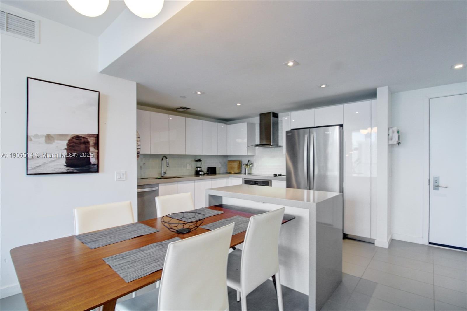 CANVAS CONDO - Residential