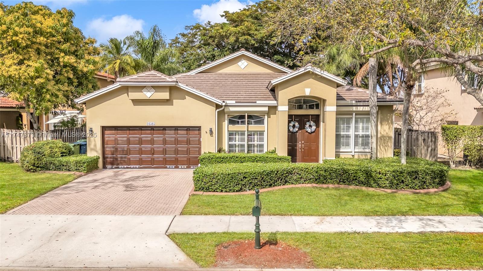 16505 Diamond Head Dr, Weston, Broward County, Florida - 4 Bedrooms  
2 Bathrooms - 
