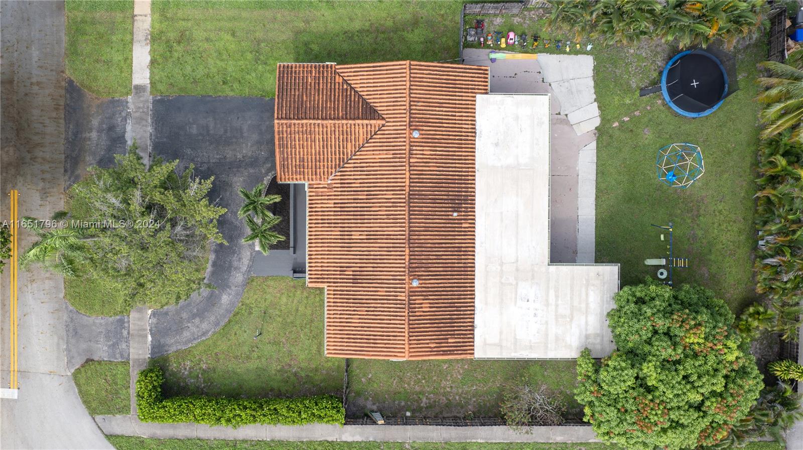 HOLLYWOOD HILLS - Residential