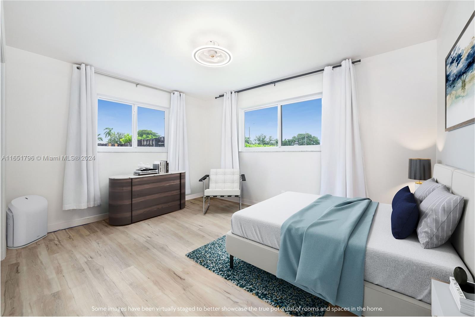 HOLLYWOOD HILLS - Residential