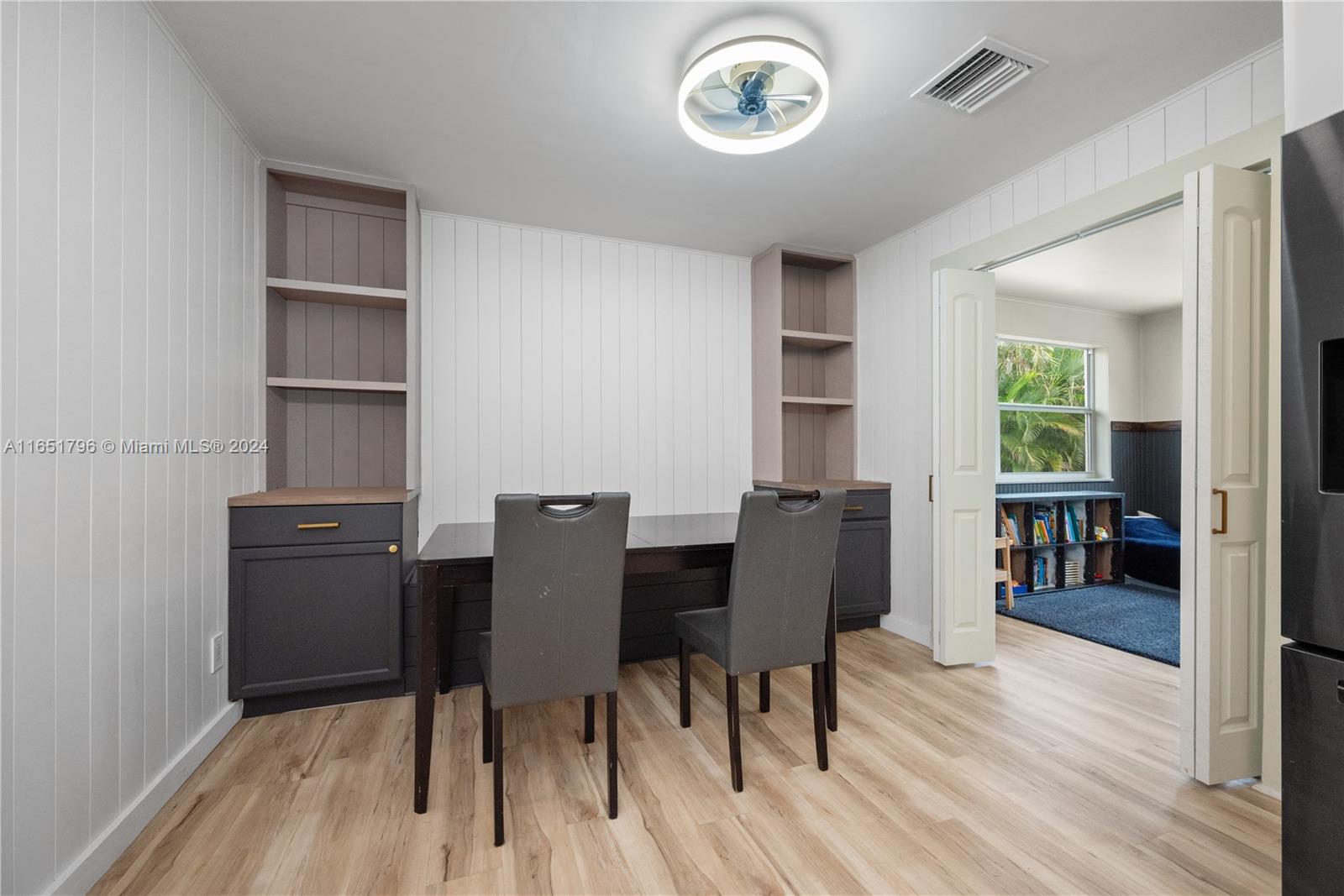 HOLLYWOOD HILLS - Residential