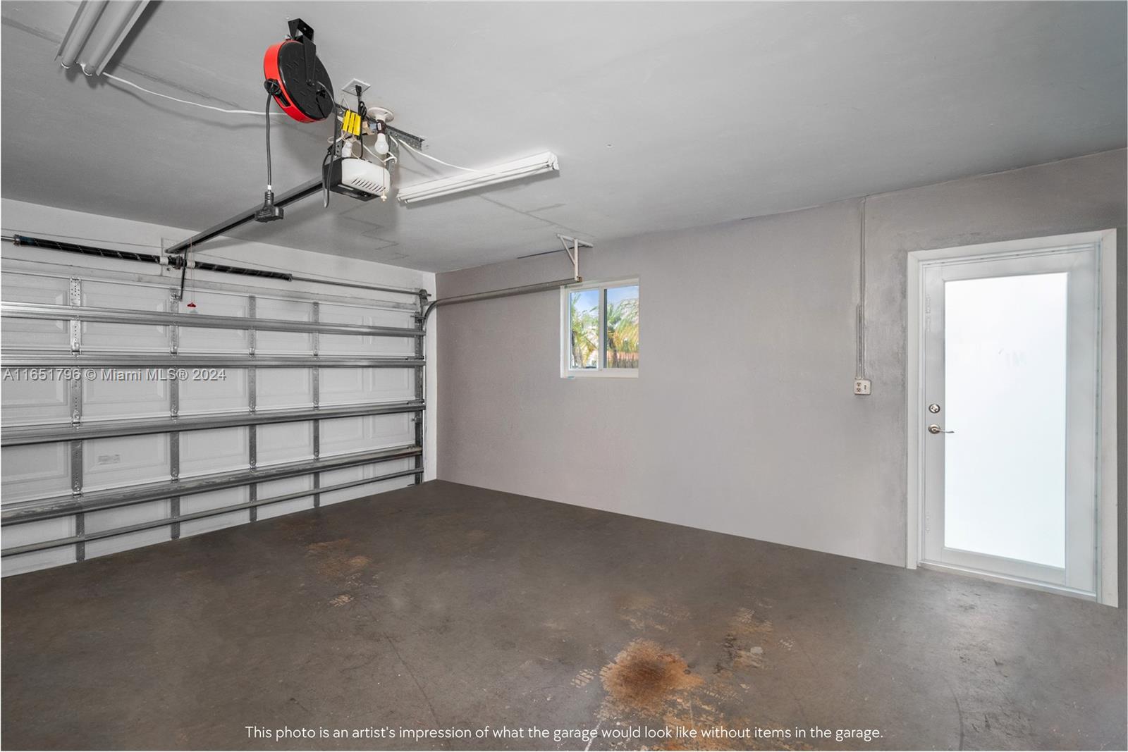 HOLLYWOOD HILLS - Residential