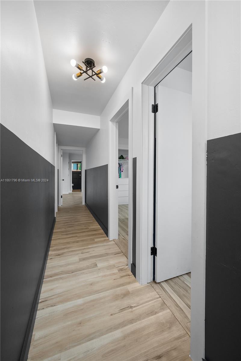 HOLLYWOOD HILLS - Residential