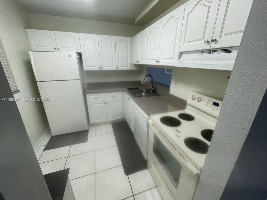 Central Kendall Apartment- Horizon East gated community unit with garden view & close to pool and tennis courts. Bathroom and kitchen have been updated. All living areas