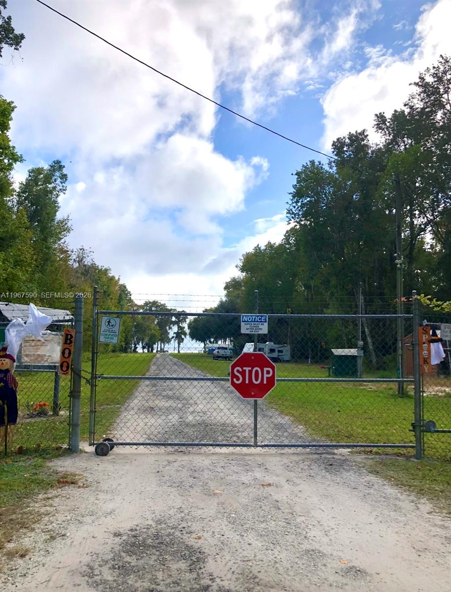 Paradise Lakes - Land