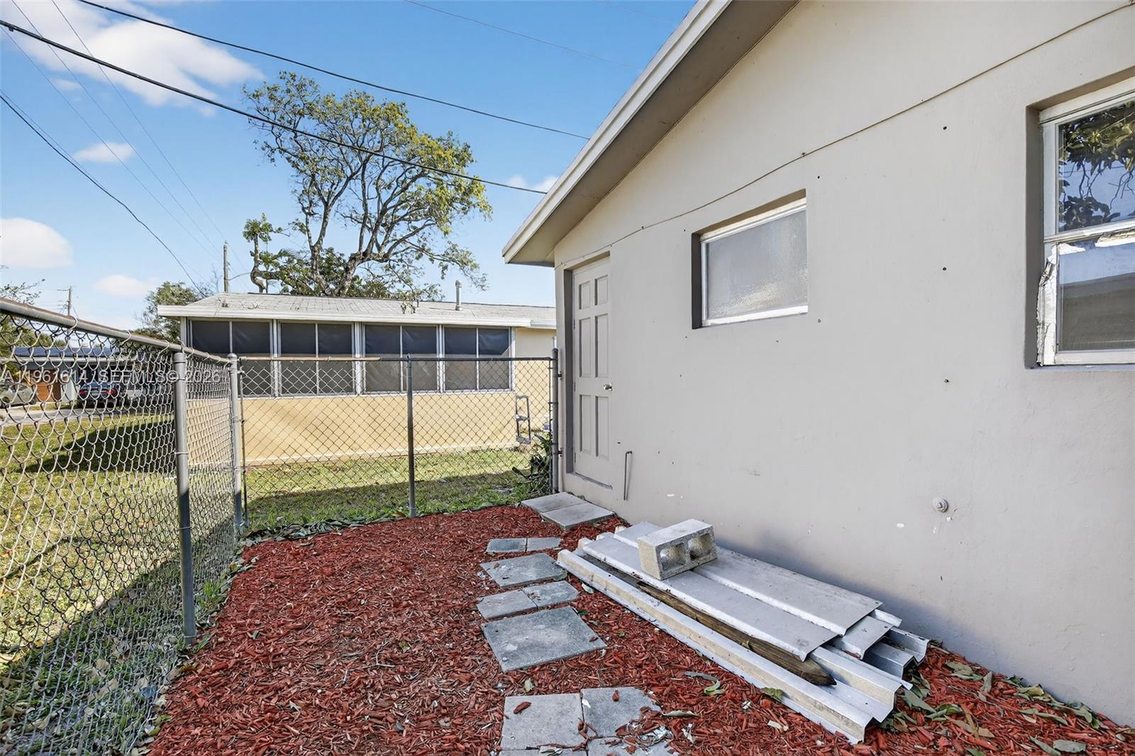 GOLD KEY VILLAS - Residential