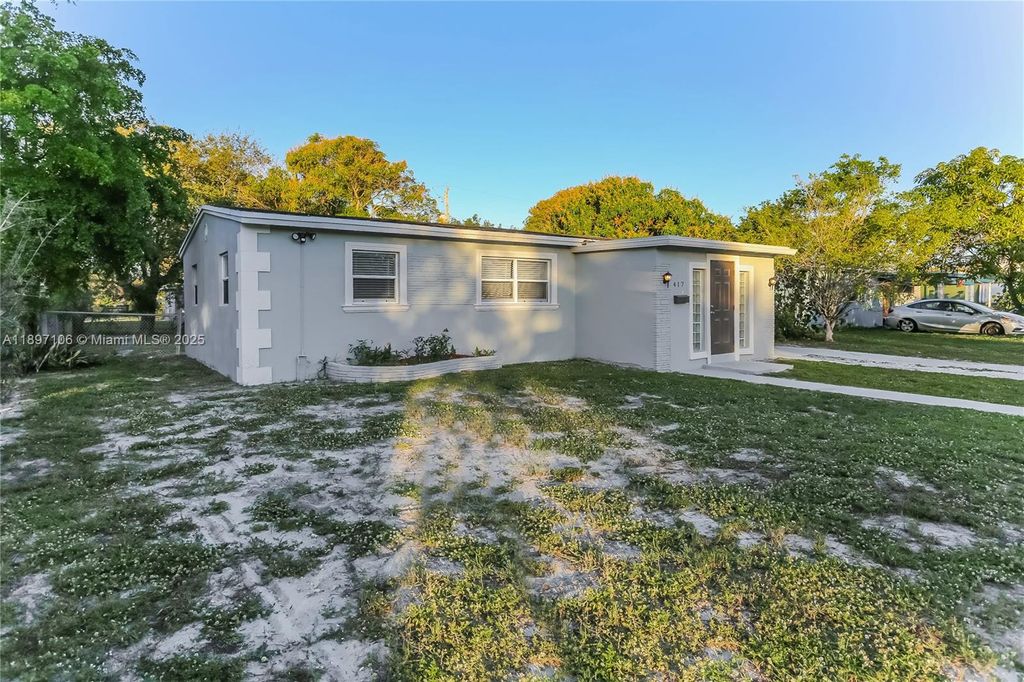 Photo of 417 SW 22nd Ter, Fort Lauderdale, FL 33312 (MLS # A11897106)
