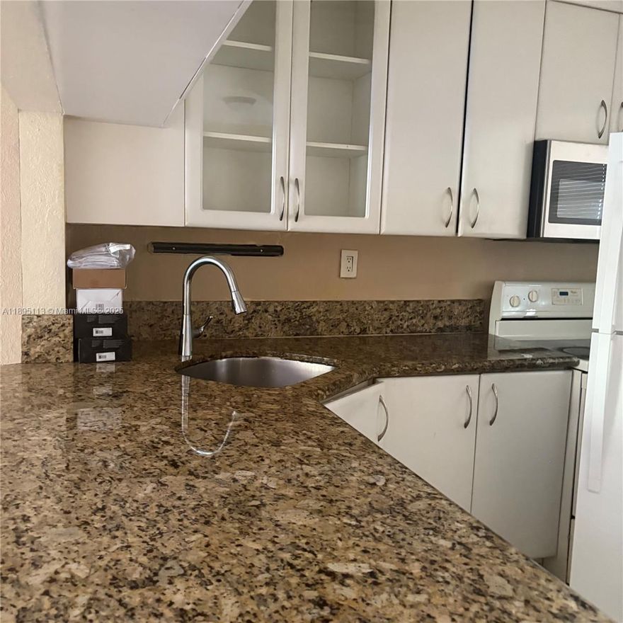 Spacious condo unit located on the second floor with open kitchen. 2 bedrooms 2 bath central location walk to US1 and bust station restaurants,  Assigned parking space (2)