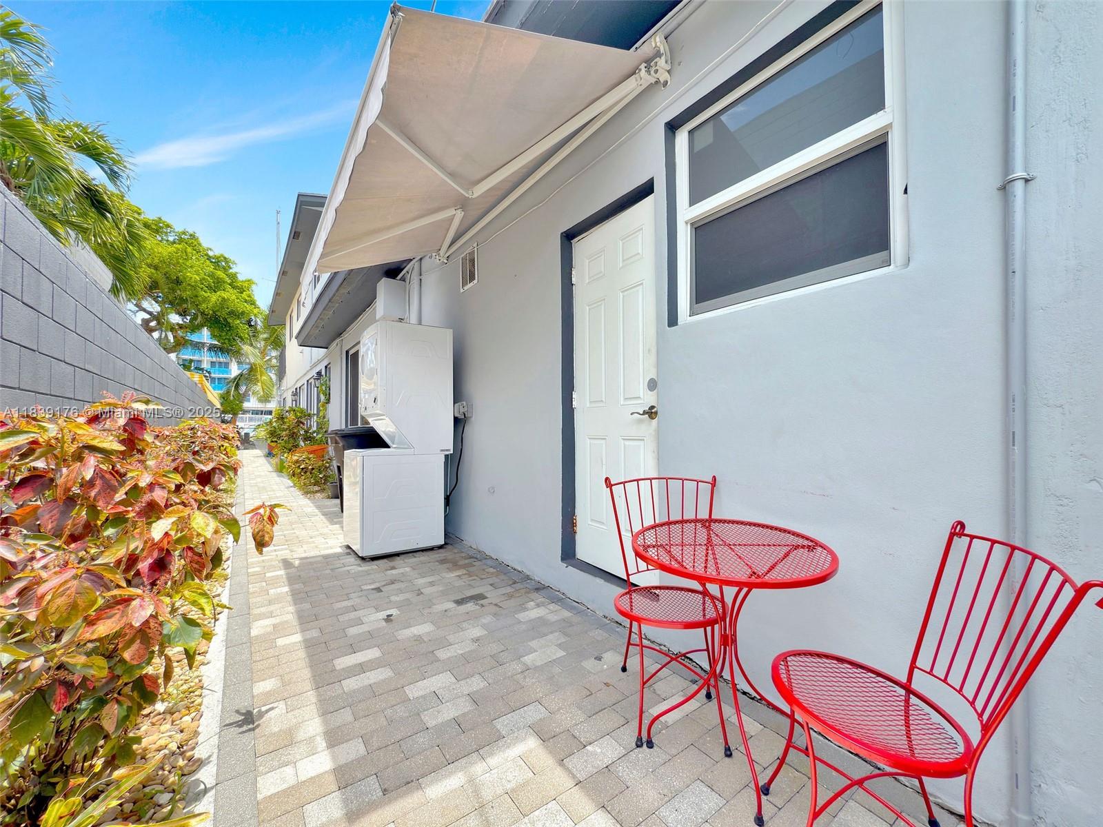 Escape to Comfort in Fort Lauderdale – Stylish Spacious Studio Waterfront Retreat! (Pricing is for the summer months until beginning of December only)
Discover the perfect blend of relaxation and convenience in this beautifully updated spacious Studio unit apartment overlooking the East Canal and pool. Whether you're planning a short escape, an extended work trip, or a summer stay, this fully furnished, modern space offers everything you need — including a private terrace and optional boat slips (NOT included in the rental)
? Enjoy spacious living, stylish décor, and unbeatable views.
?? Prime location in Fort Lauderdale.
?? Book your stay today — your home away from home is waiting!