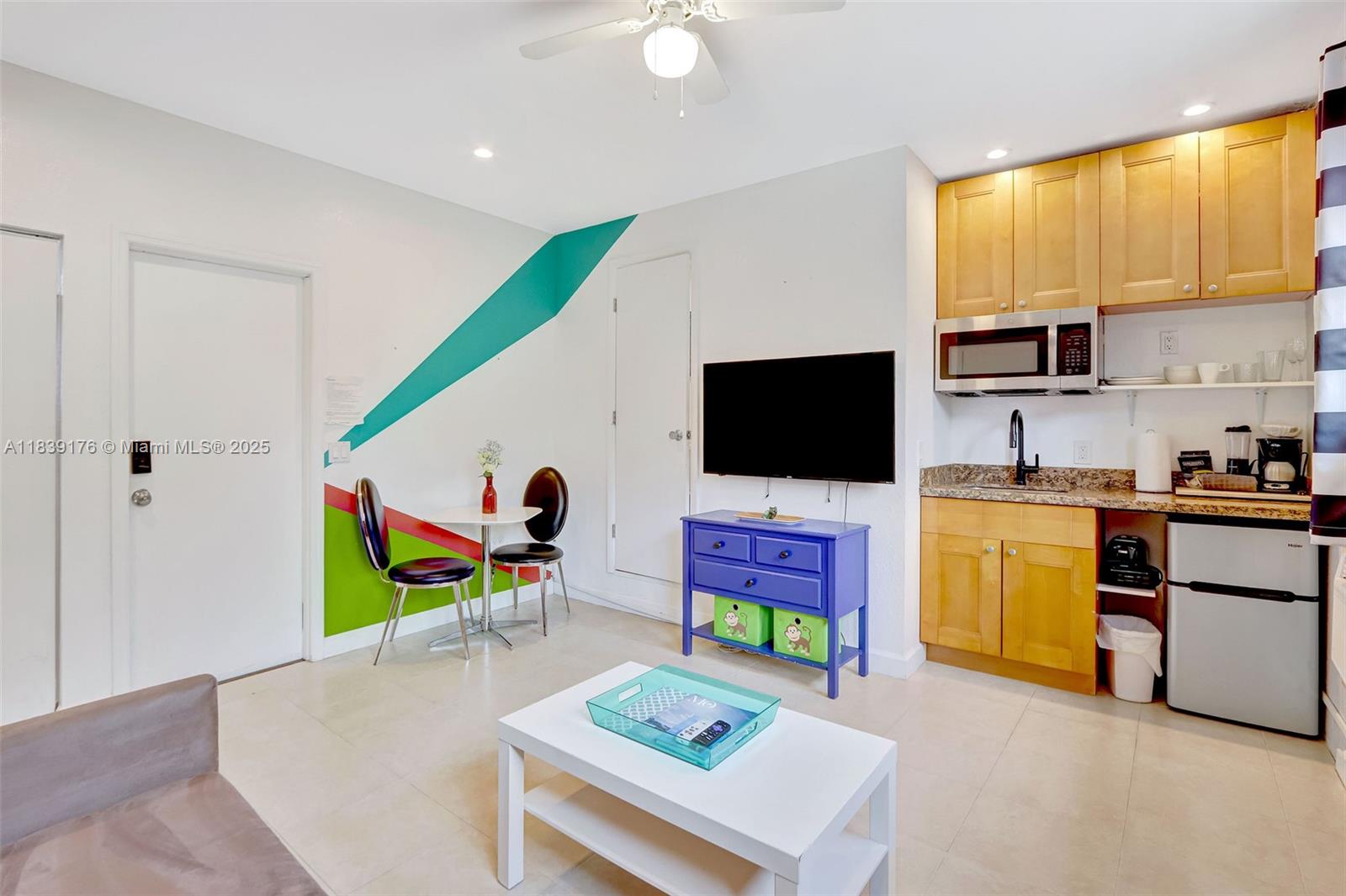 320 Hendricks Isle 4