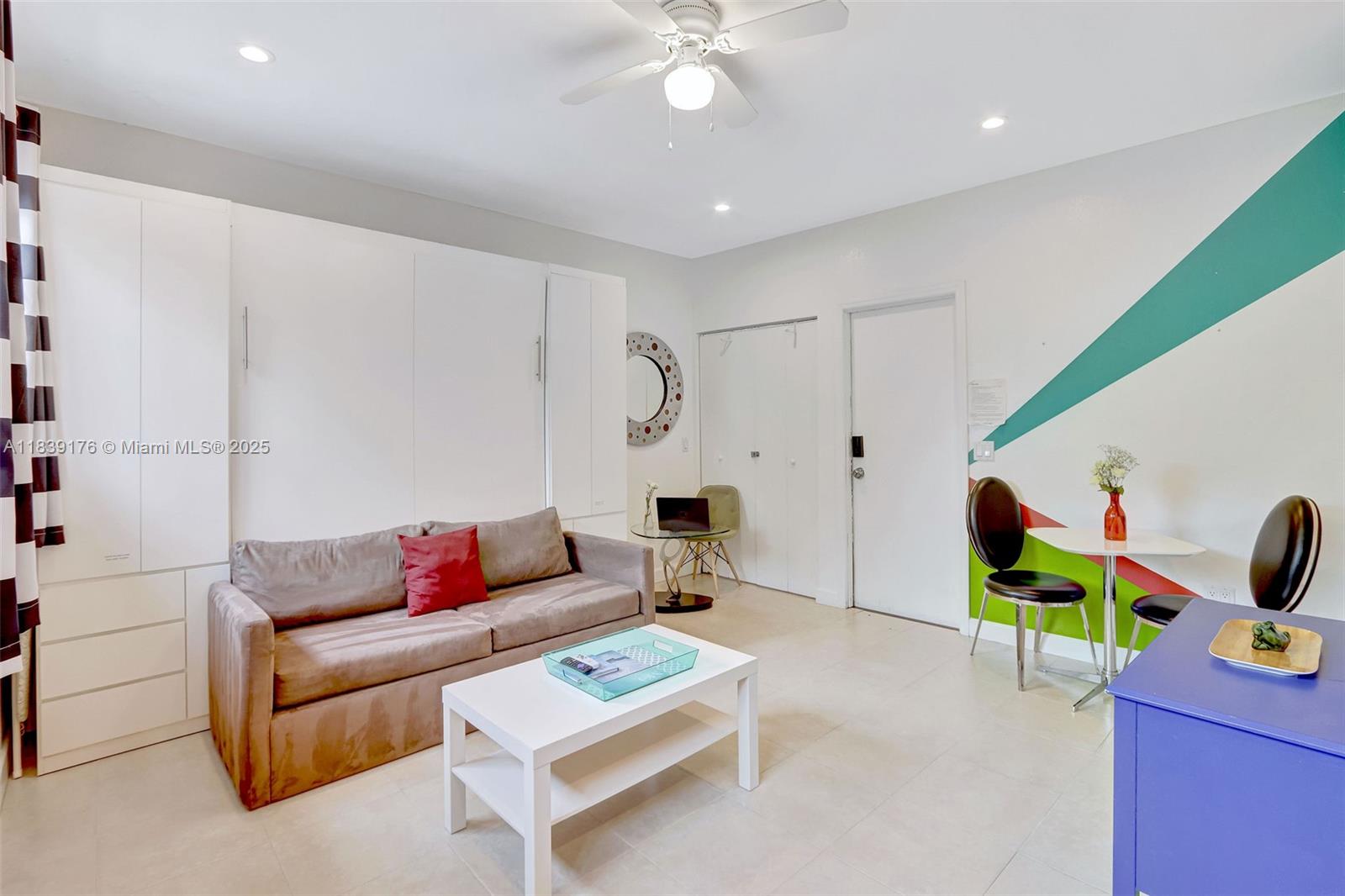 320 Hendricks Isle 4