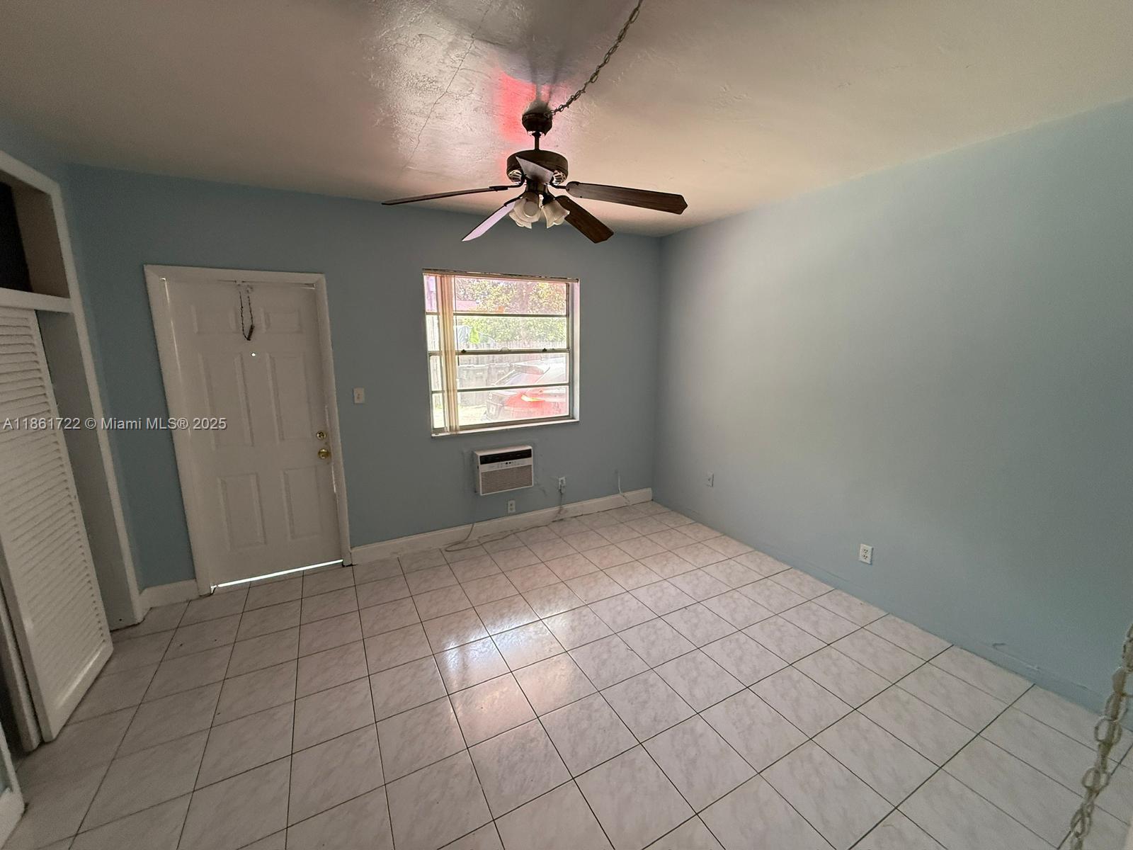 GREAT UNIT FOR RENT IN HOLLYWOOD! 1 BED 1 BATH, ** 2 MONTH TO MOVE IN ** SCHEDULE A SHOWING AND RENT IT TODAY!
