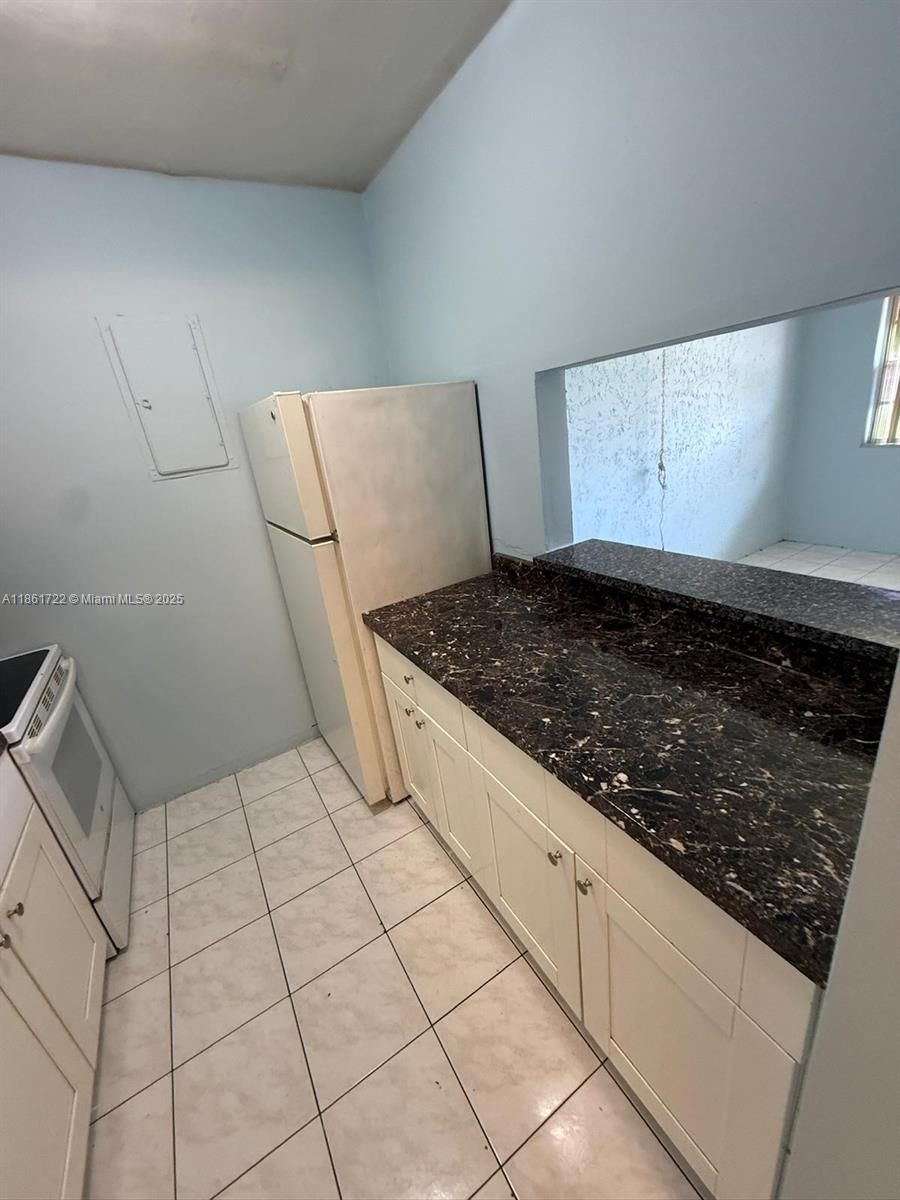 TOWN COLONY CONDO - Residential Lease