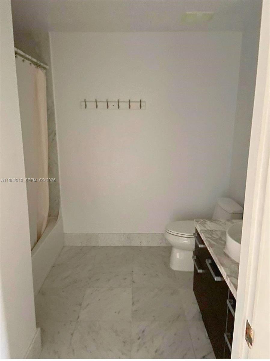 VIZCAYNE NORTH CONDO - Residential Lease