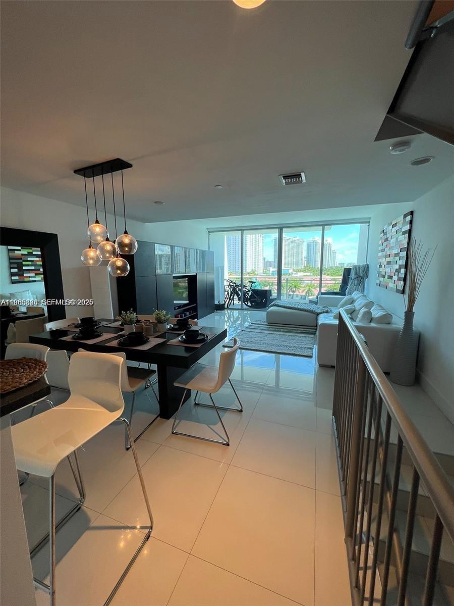 2950 NE 188th St 543