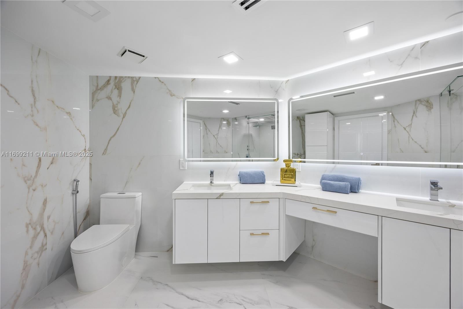 OCEANIA II CONDO - Residential