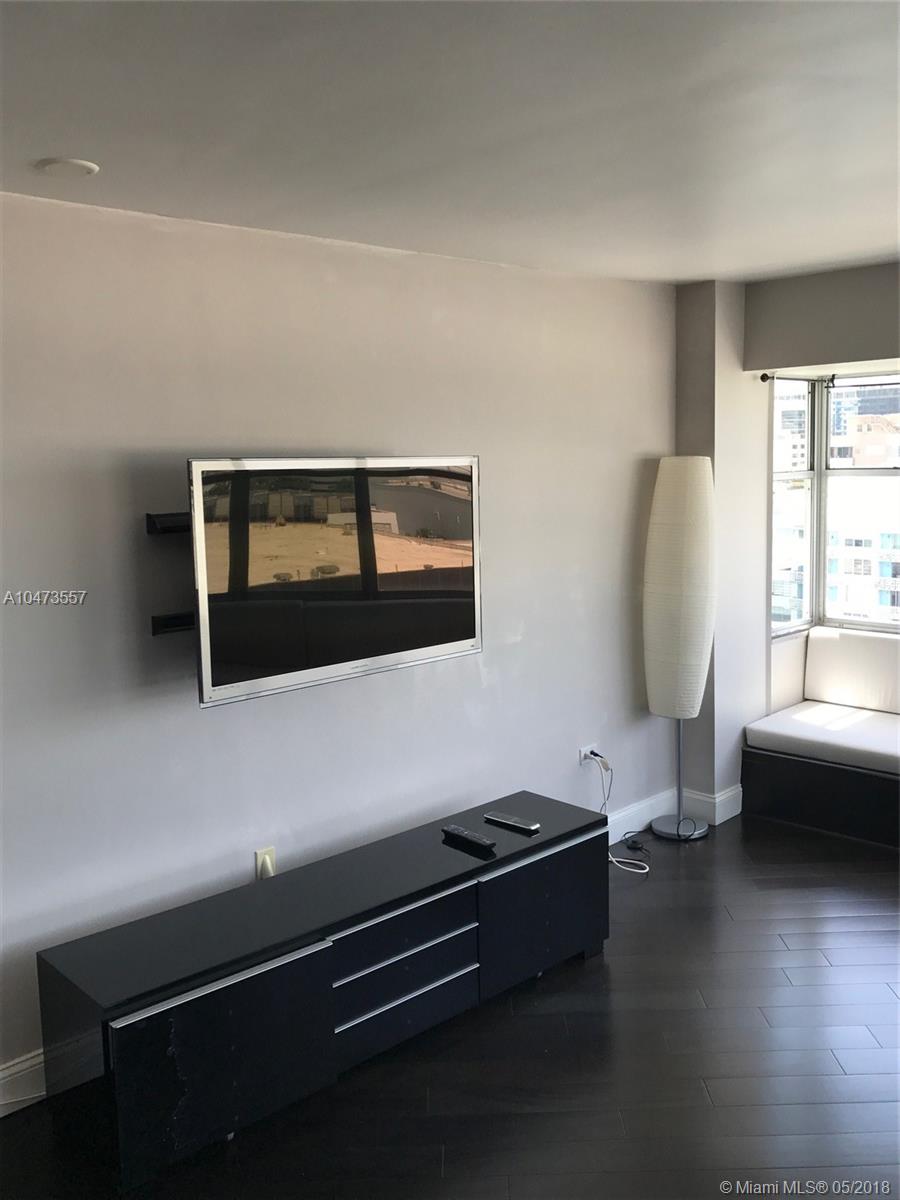 OCTAGON TOWER I - Residential Lease