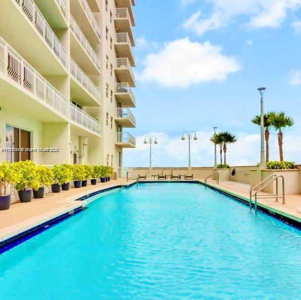 THE CLUB AT BRICKELL BAY - Residential