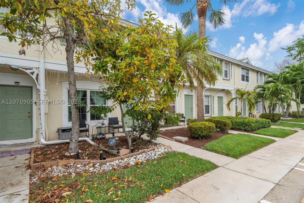 Photo of 9925 NW 57th Mnr, Coral Springs, FL 33076 (MLS # A12070905)