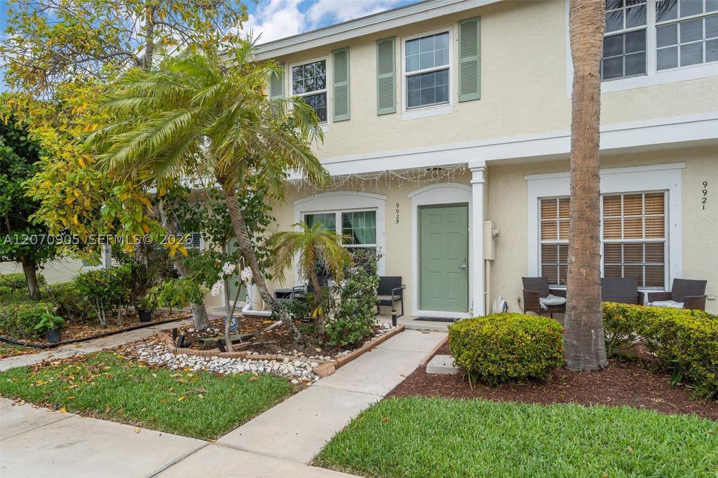Photo of 9925 NW 57th Mnr, Coral Springs, FL 33076 (MLS # A12070905)