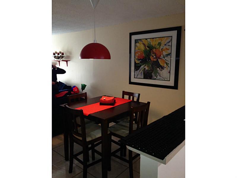 Two story apartment with 1 bedroom 1 1/2 bathroom with big balcony that over gardens. The unit contains washer and dryer with in the unit. Is located 5 min to palmetto and 836. Completely tiled. Will be available on 11/15. Is a large gated community th at offers a community pool, gym, playground for the kids, and tennis courts. One assigned parking with several visitors parking.