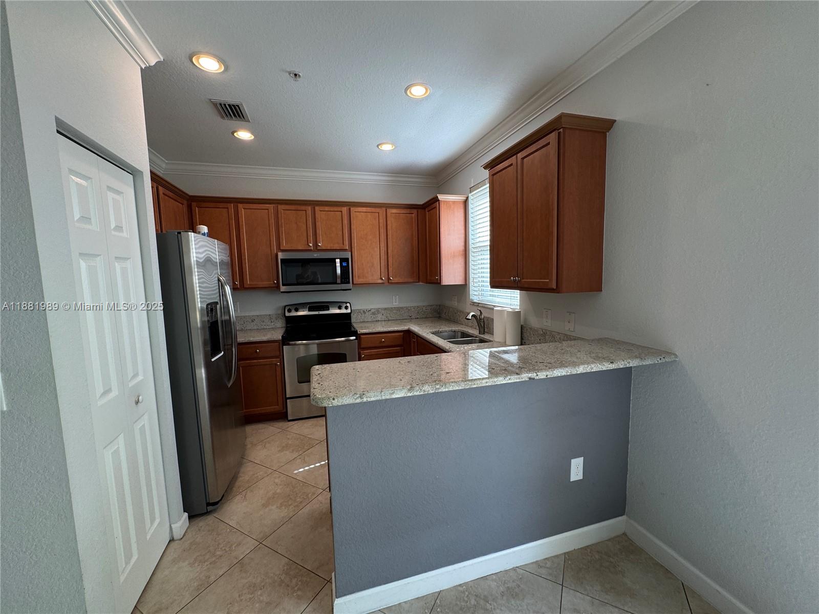 EMERALD CREEK TOWNHOMES - Residential Lease