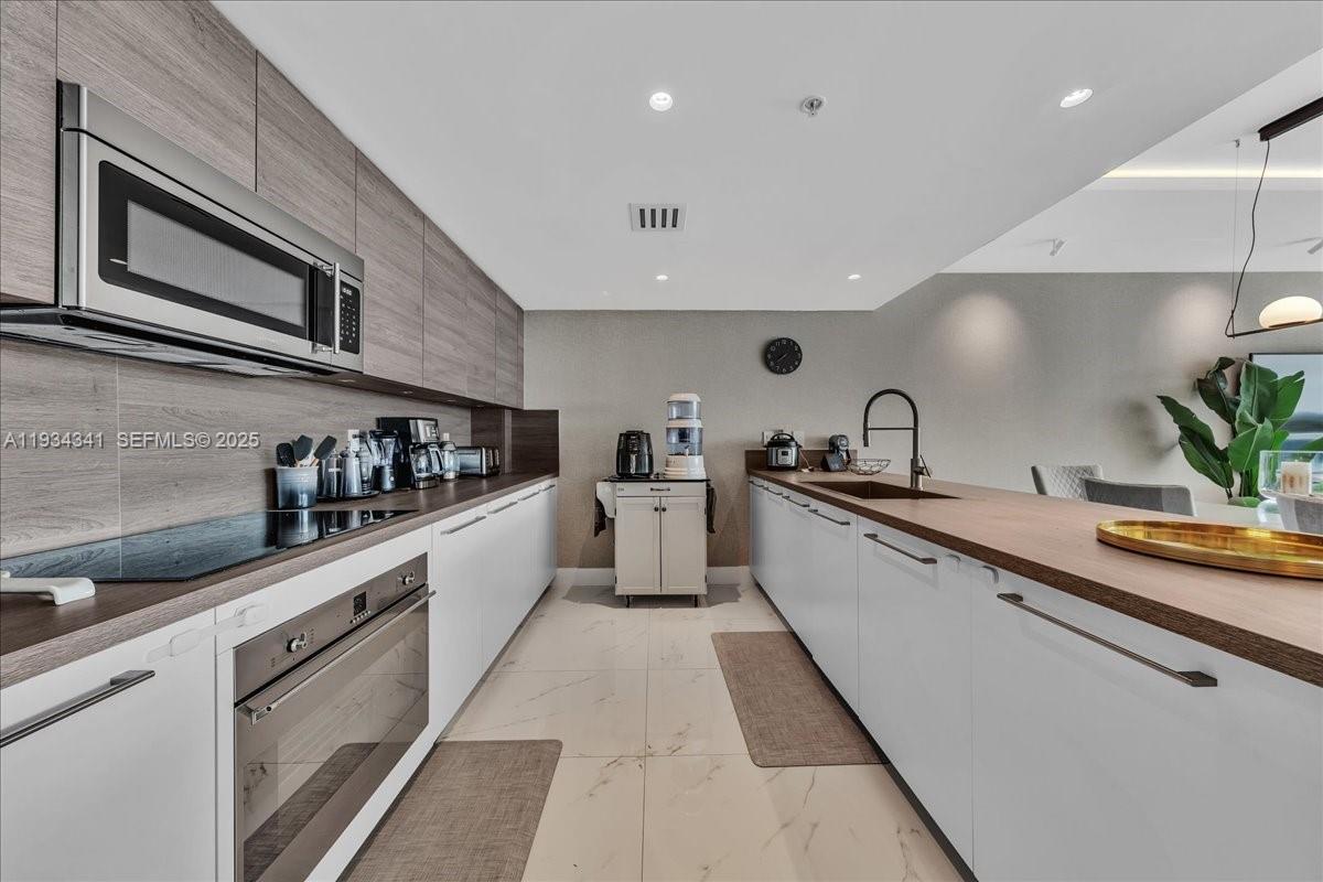 400 SUNNY ISLES CONDO EAS - Residential