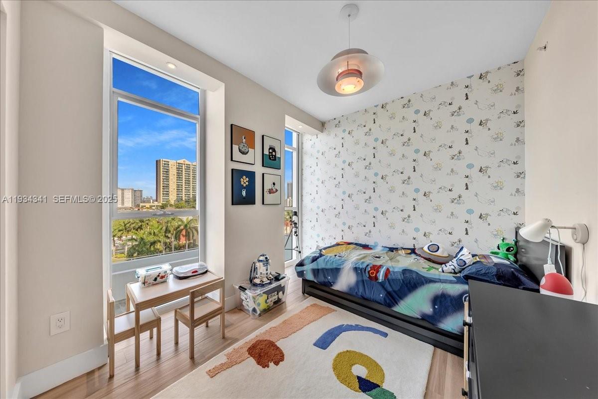 400 SUNNY ISLES CONDO EAS - Residential