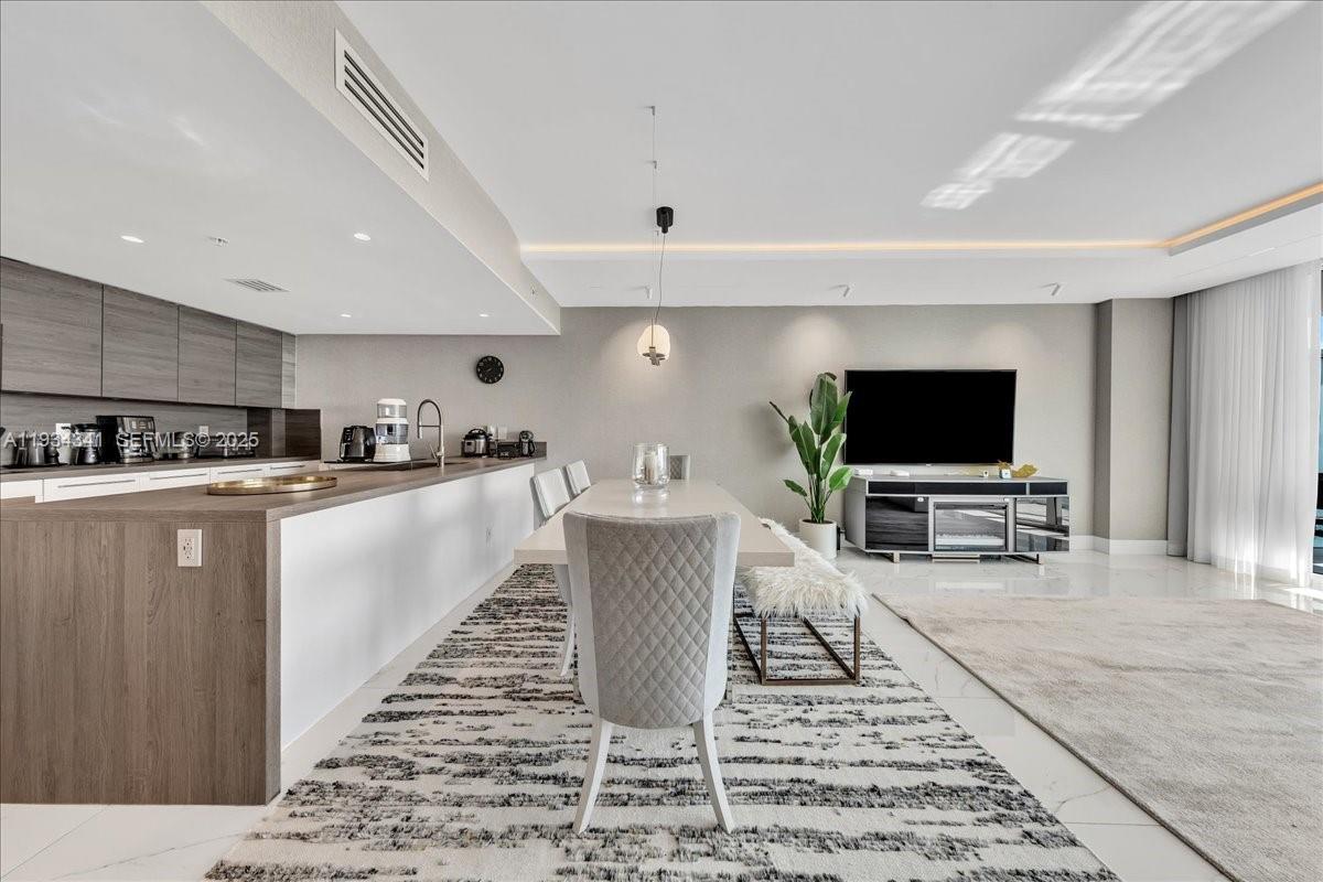 400 SUNNY ISLES CONDO EAS - Residential