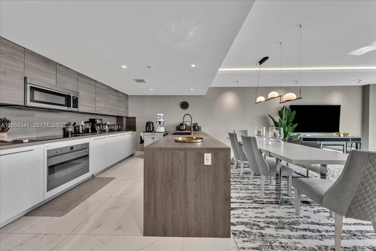 400 SUNNY ISLES CONDO EAS - Residential