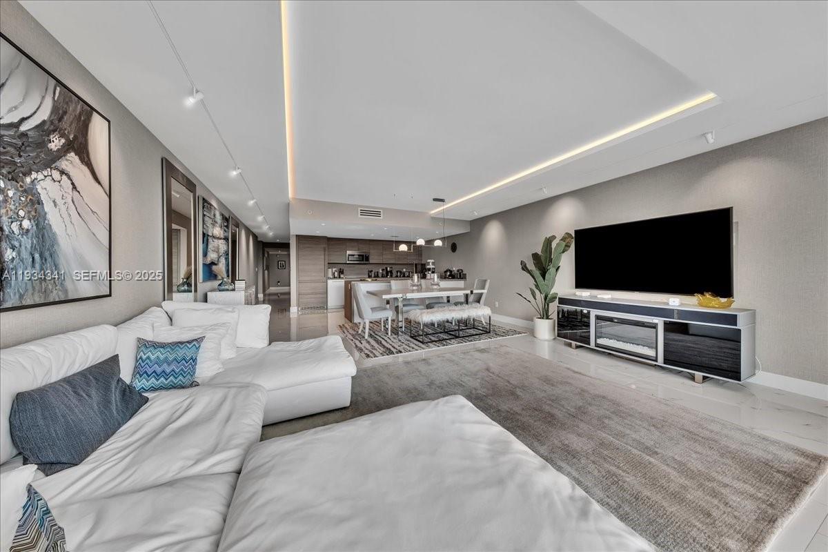 400 SUNNY ISLES CONDO EAS - Residential