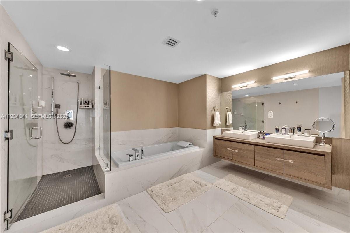 400 SUNNY ISLES CONDO EAS - Residential