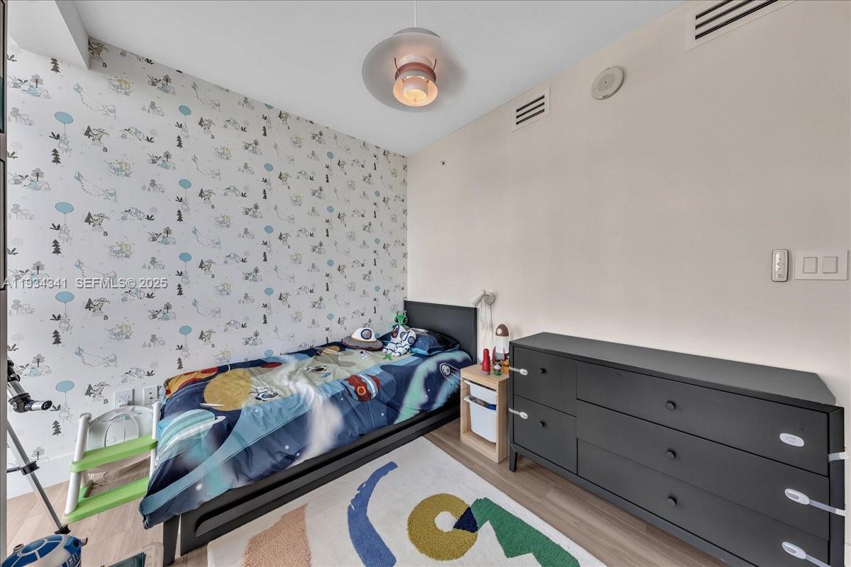 400 SUNNY ISLES CONDO EAS - Residential