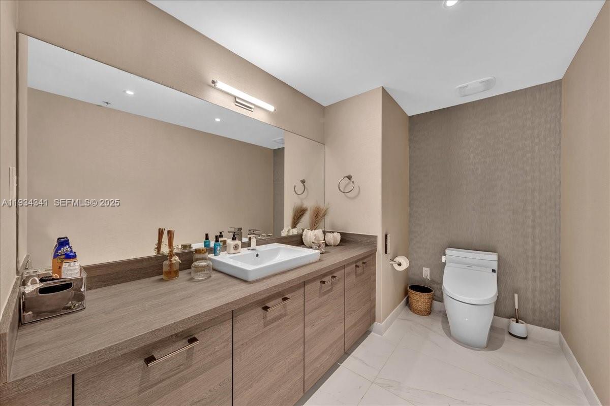 400 SUNNY ISLES CONDO EAS - Residential