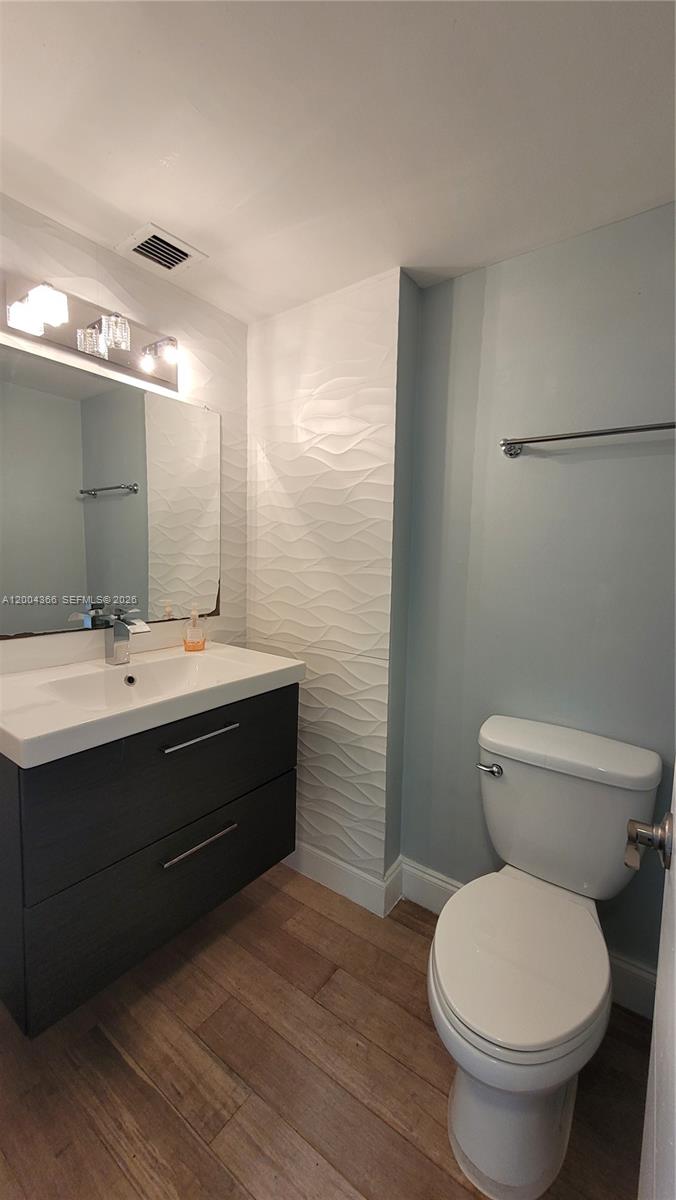 3600 NE 170th St 302