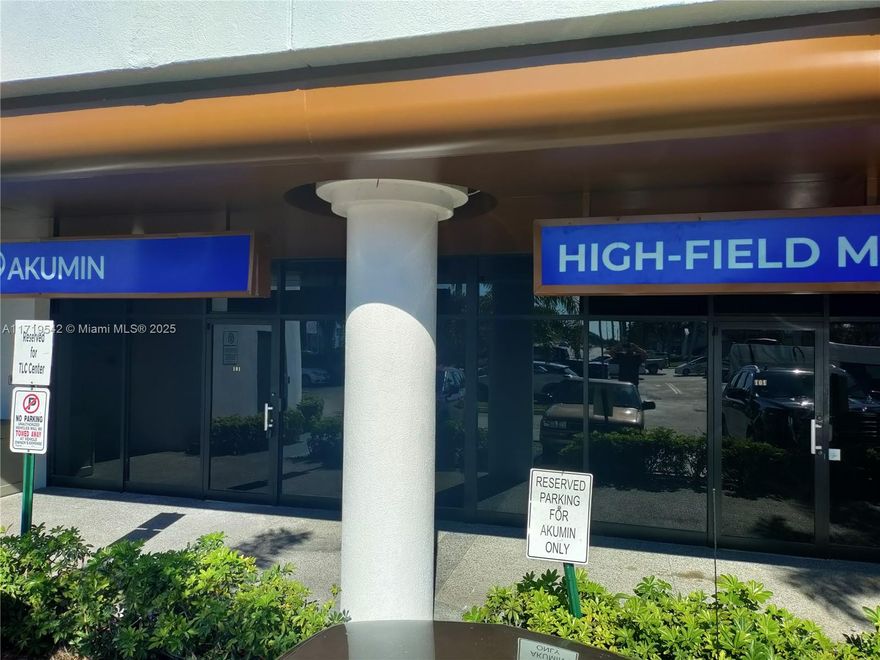 Prim frontage retail office space in high traffic Oakland park. 
This exceptional property located in the first bank of Oakland park, the space ideal for a variety of businesses, such as doctors office, urgent care, or chiropractic clinic, the space can be customized to other unique business needs, make it perfect entrepreneurs with a vision. 
Oakland park is busy road with heavy daily traffic, building boasts excellent visibility from Oakland park insuring steady flow of potential customers. 
If you have any questions contact the listing agent for more details.