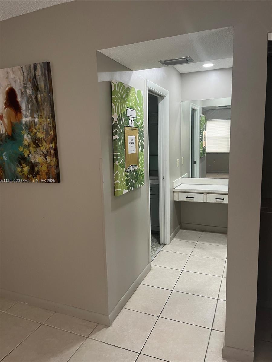 BERKLEY HOUSE OF CARRIAGE - Residential Lease