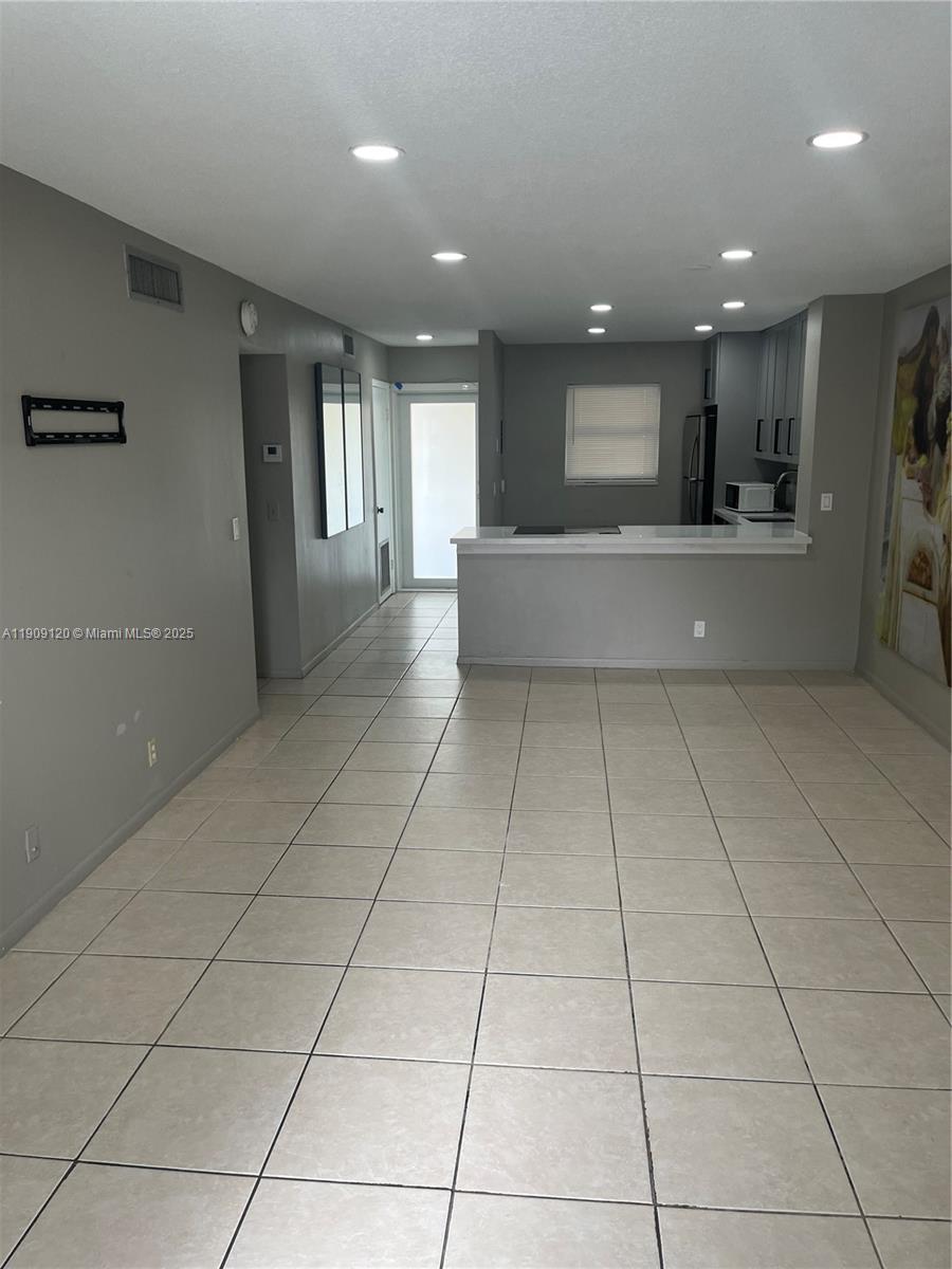 BERKLEY HOUSE OF CARRIAGE - Residential Lease