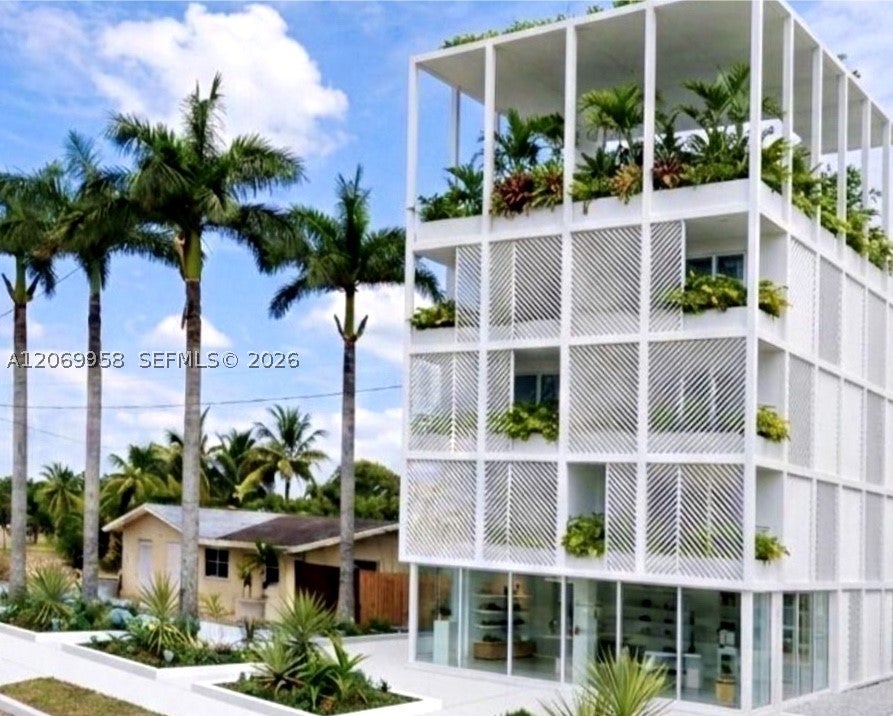 325 NW 4th St