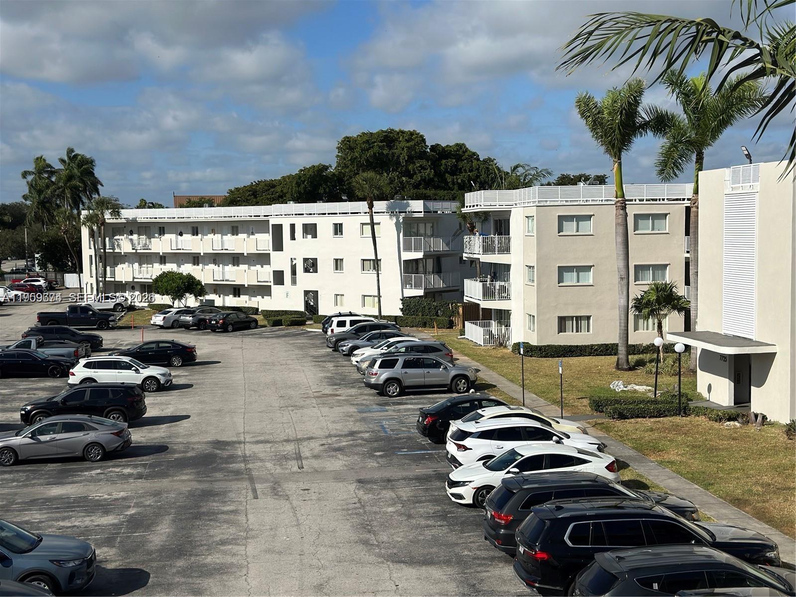 PARADISE AT DADELAND COND - Residential Lease