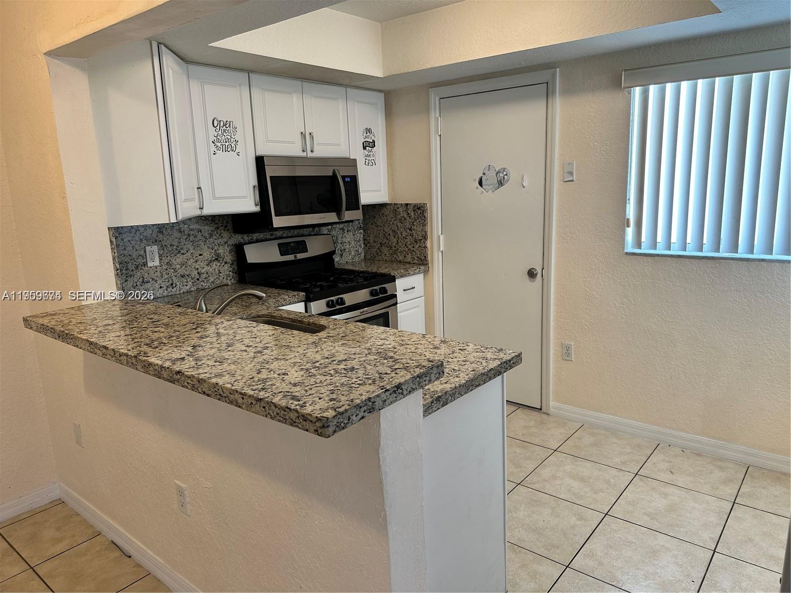 PARADISE AT DADELAND COND - Residential Lease