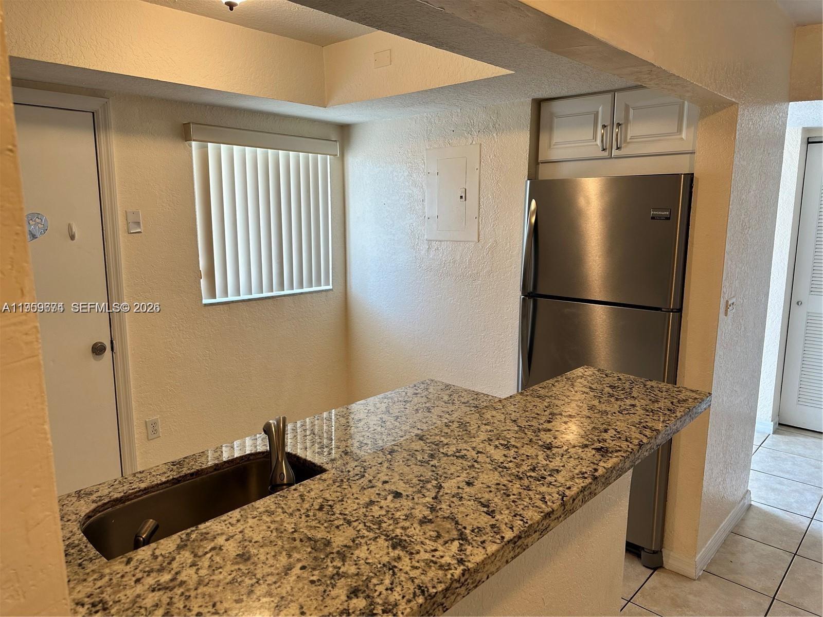 PARADISE AT DADELAND COND - Residential Lease