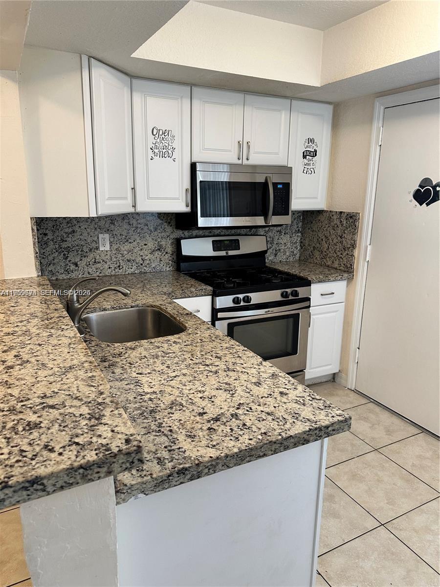 PARADISE AT DADELAND COND - Residential Lease