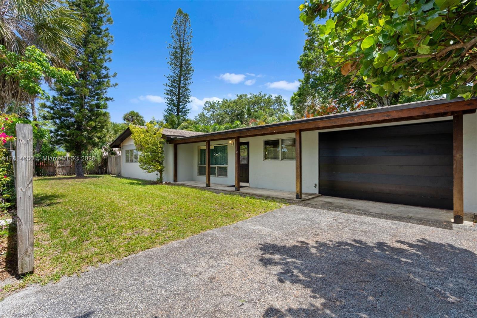 Rental Property at 1708 Sw 11th St 1, Fort Lauderdale, Broward County, Florida - Bedrooms: 3 
Bathrooms: 2  - $3,990 MO.