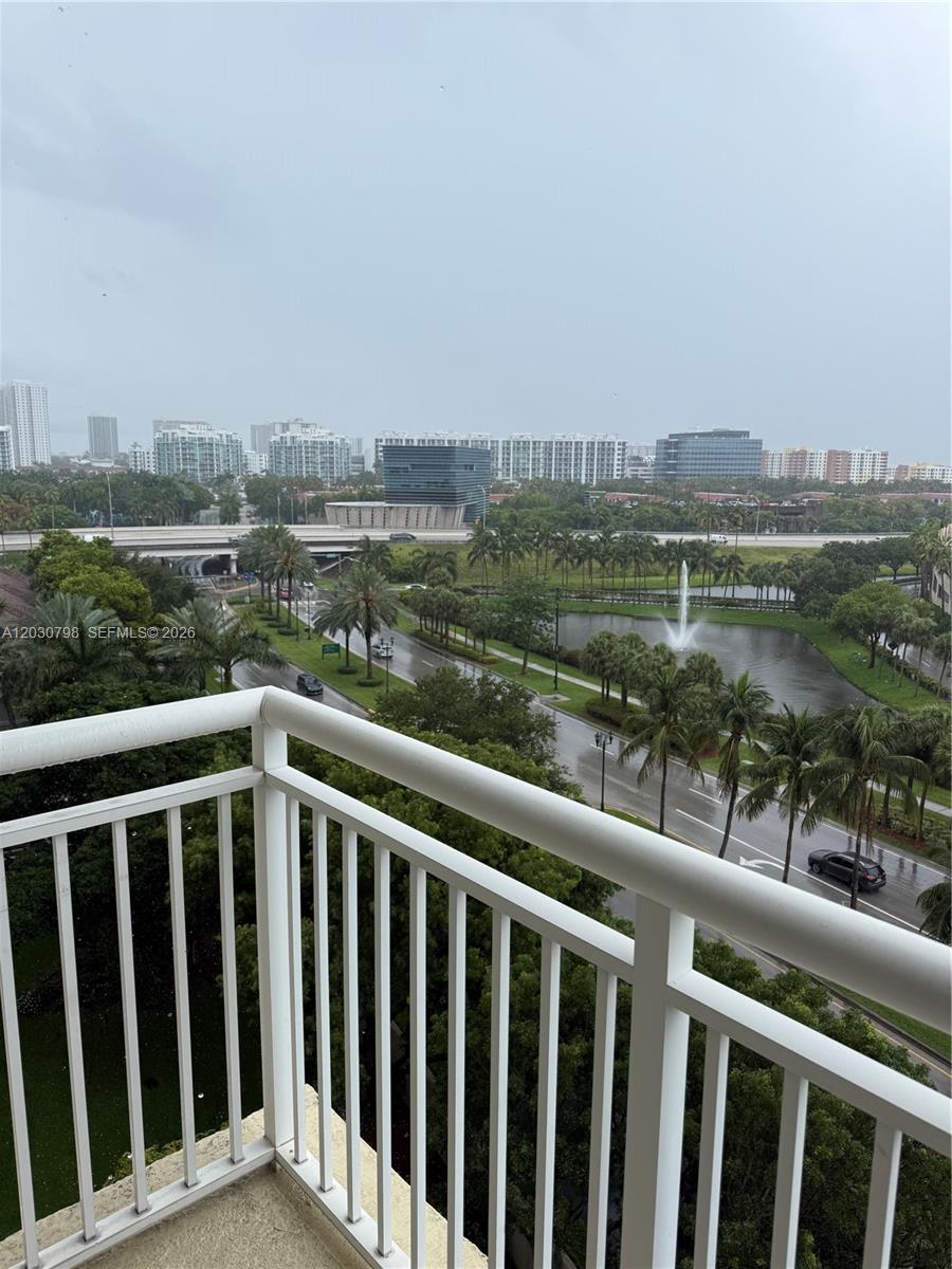 19501 W Country Club Dr 809