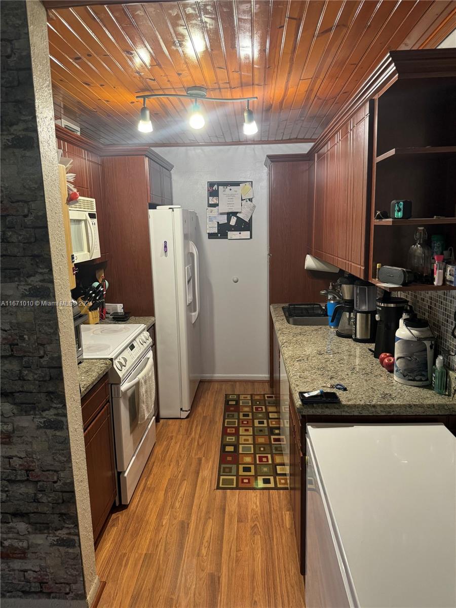 SPANISH TRACE CONDO - Residential